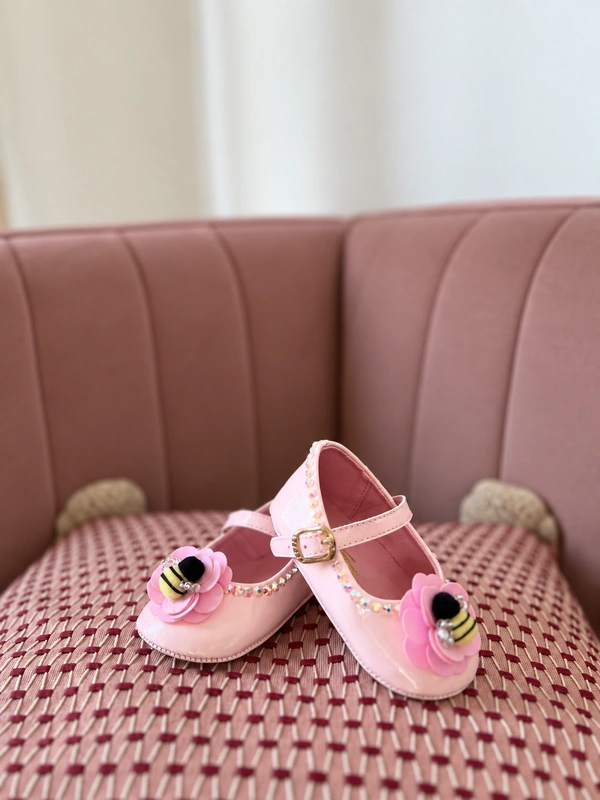 Zapatos abejita rosa